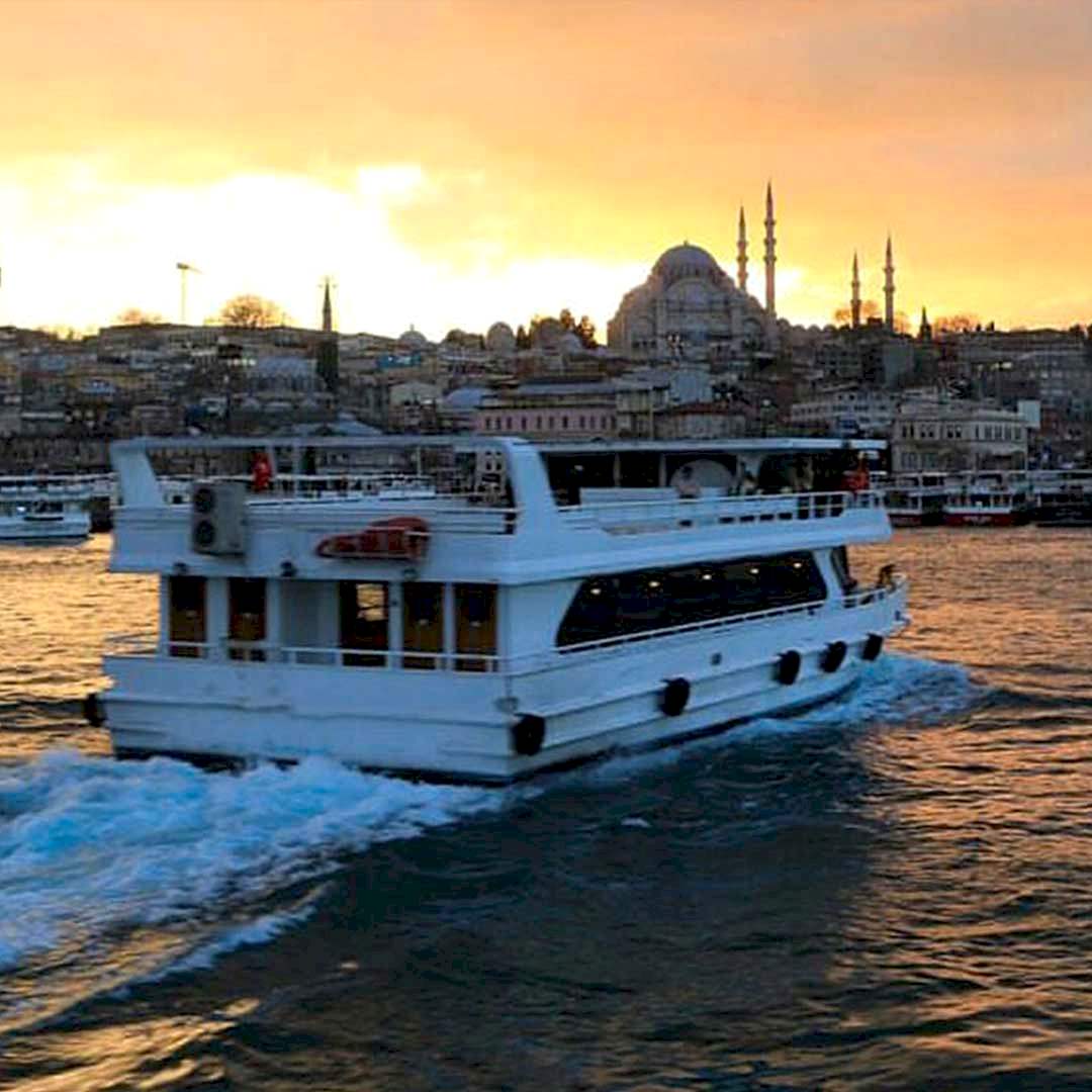 Şirket Yemeği İçin Özel Tekne Kiralama