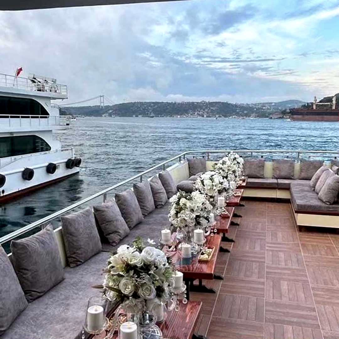 Teknede Boğazda Özel Şirket Yemeği